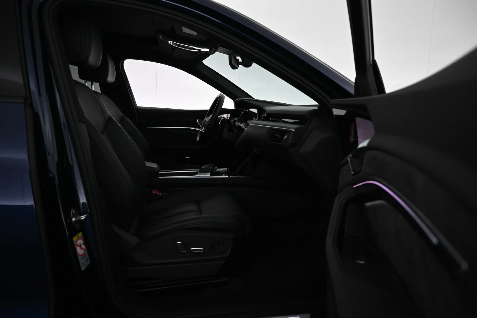Car Image - tKKS5jwDeA3k77Ww1semz