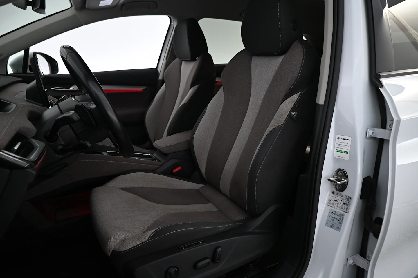 Car Image - dwx8iJTQErxSYMaHsg2vw