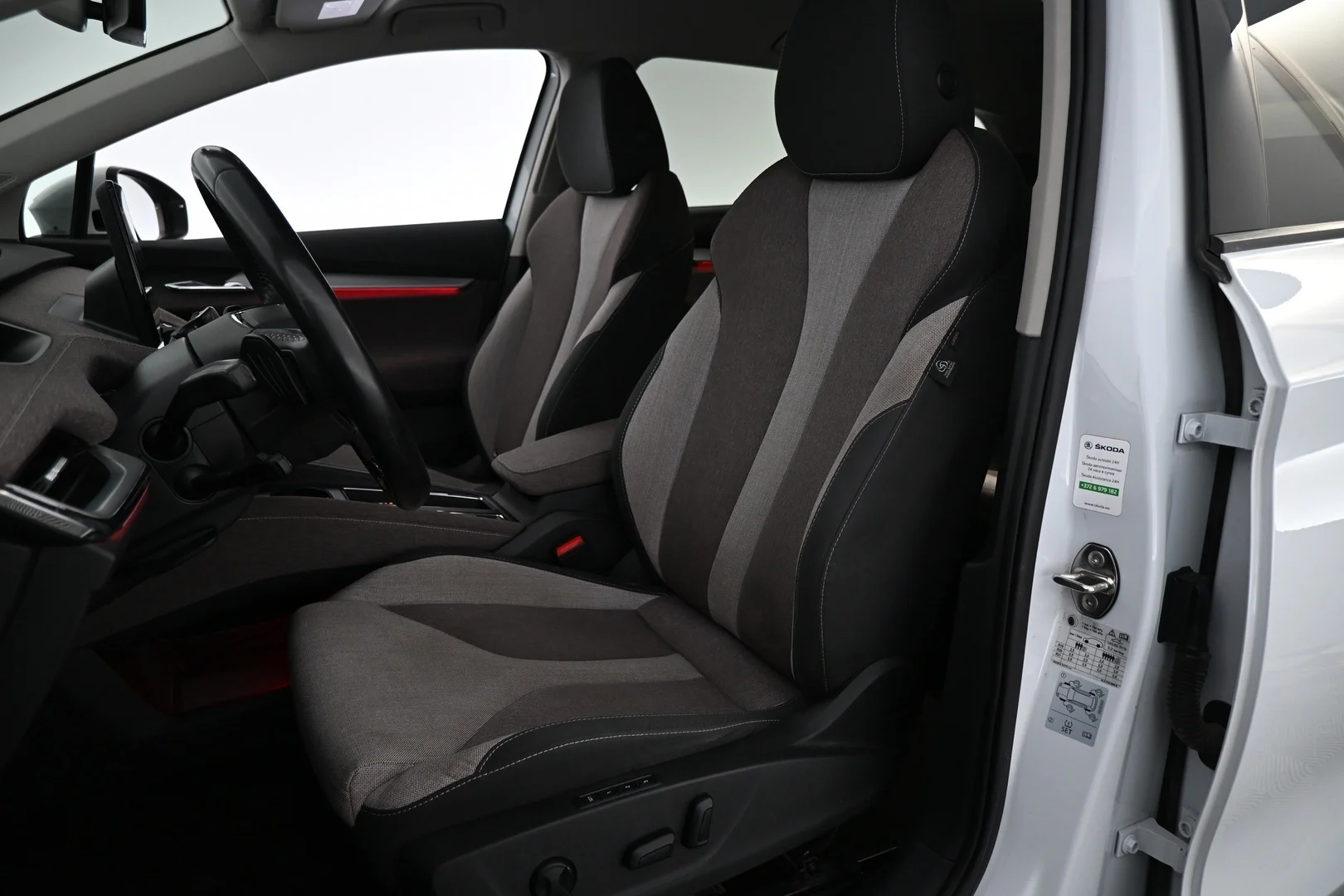 Car Image - dwx8iJTQErxSYMaHsg2vw