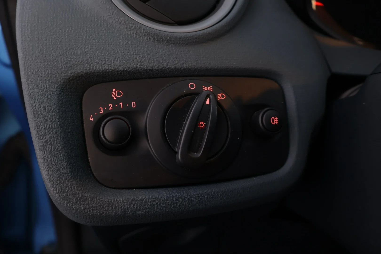 Car Image - vWF8KgI2nVDQDIxZxbVKN