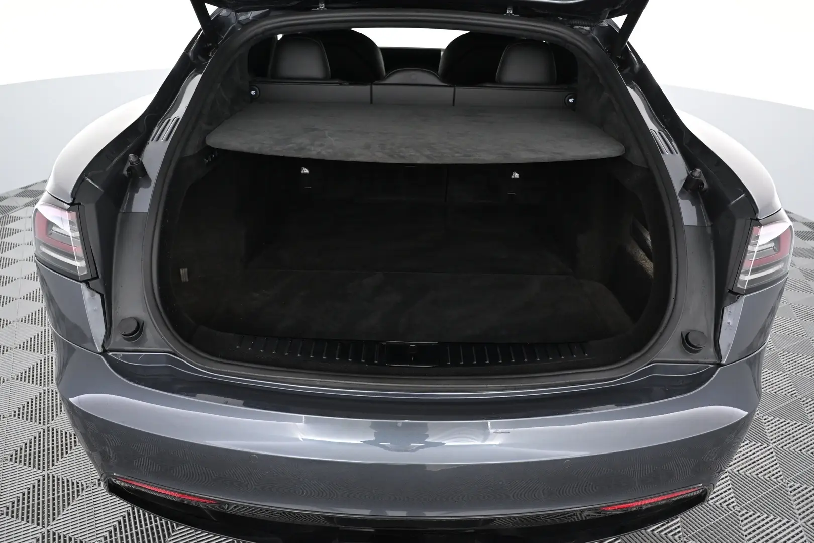 Car Image - 7mnQtmLQtP6ZxjnHVLDZ2Z