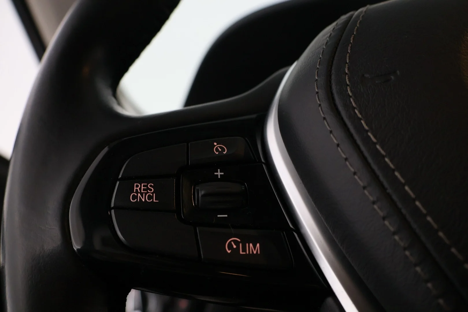 Car Image - 34hhJbCMOePTqQry1DNkuK