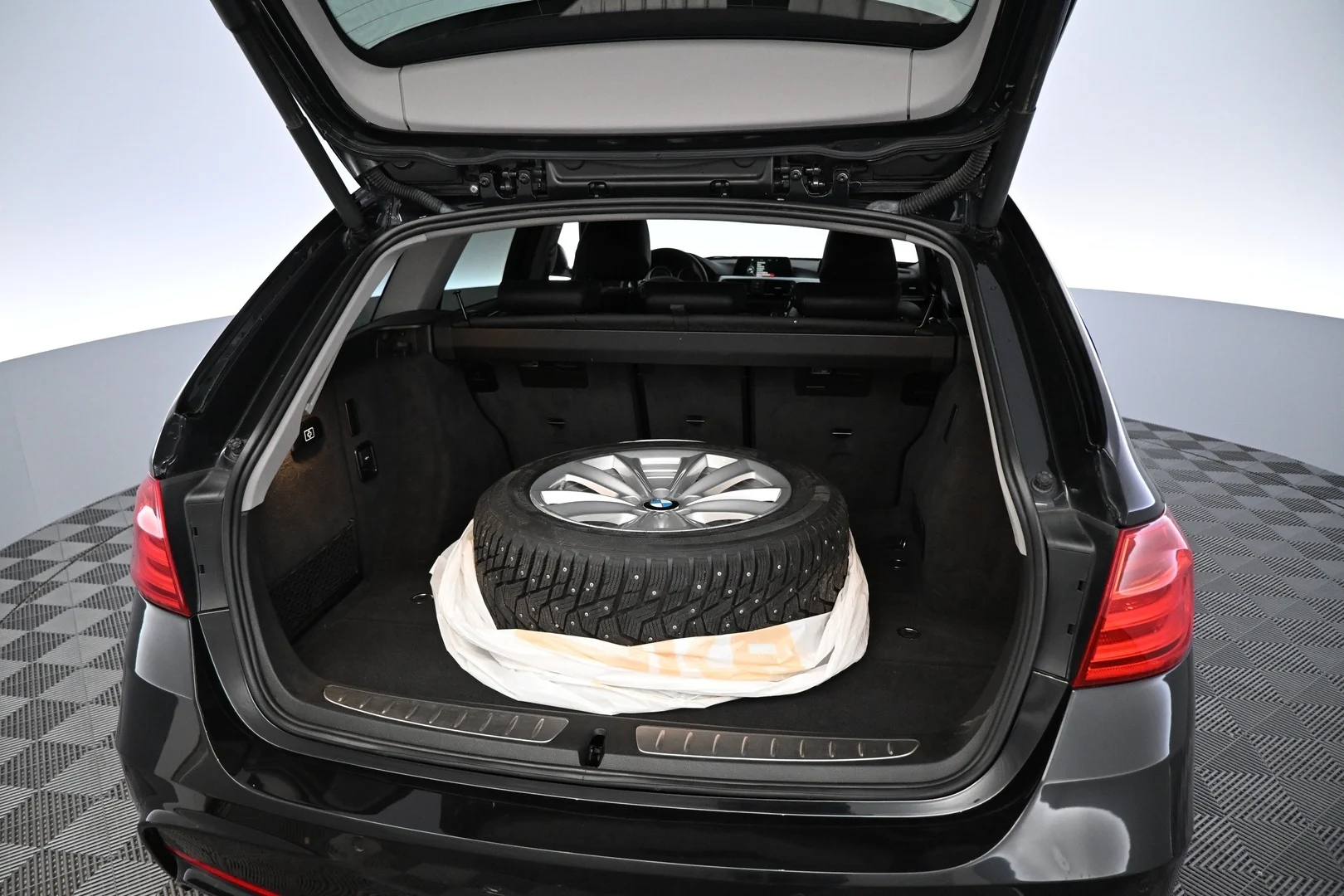 Car Image - 49xx7WQn4jc5EJMa48KAih