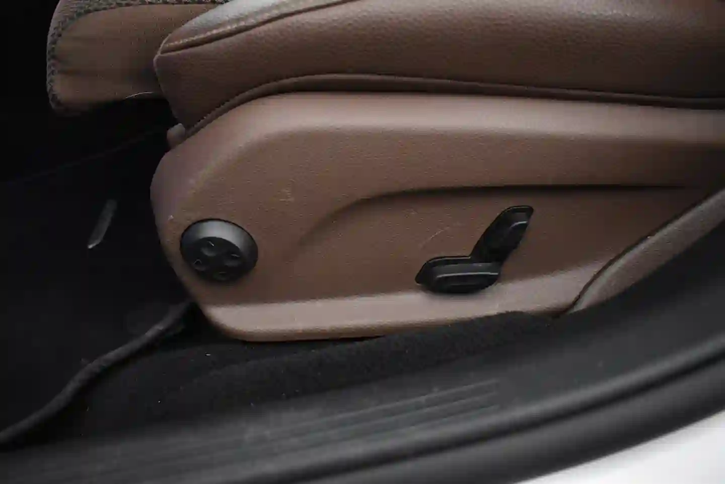 Car Image - 6qAUruzLuAoTdiML9ojUR5