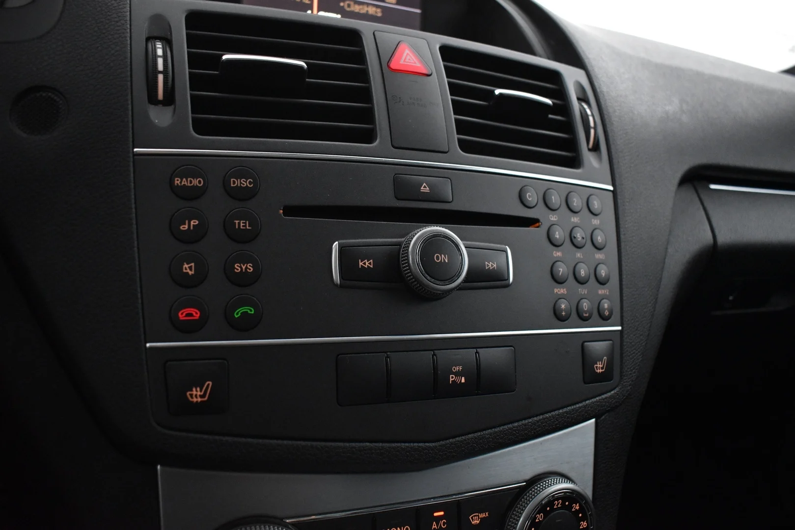 Car Image - 44ZbySEl7xmF8zj8t18bZp