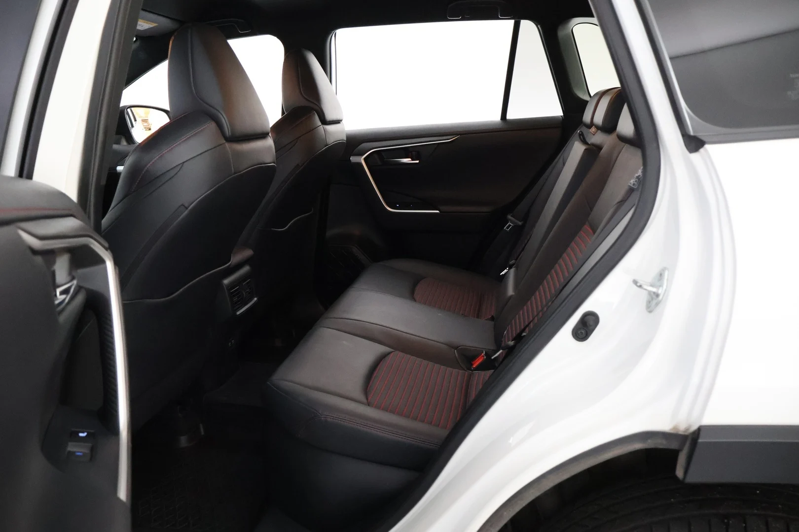 Car Image - 1ozj4ATg4jJf6BDxFAYGkY