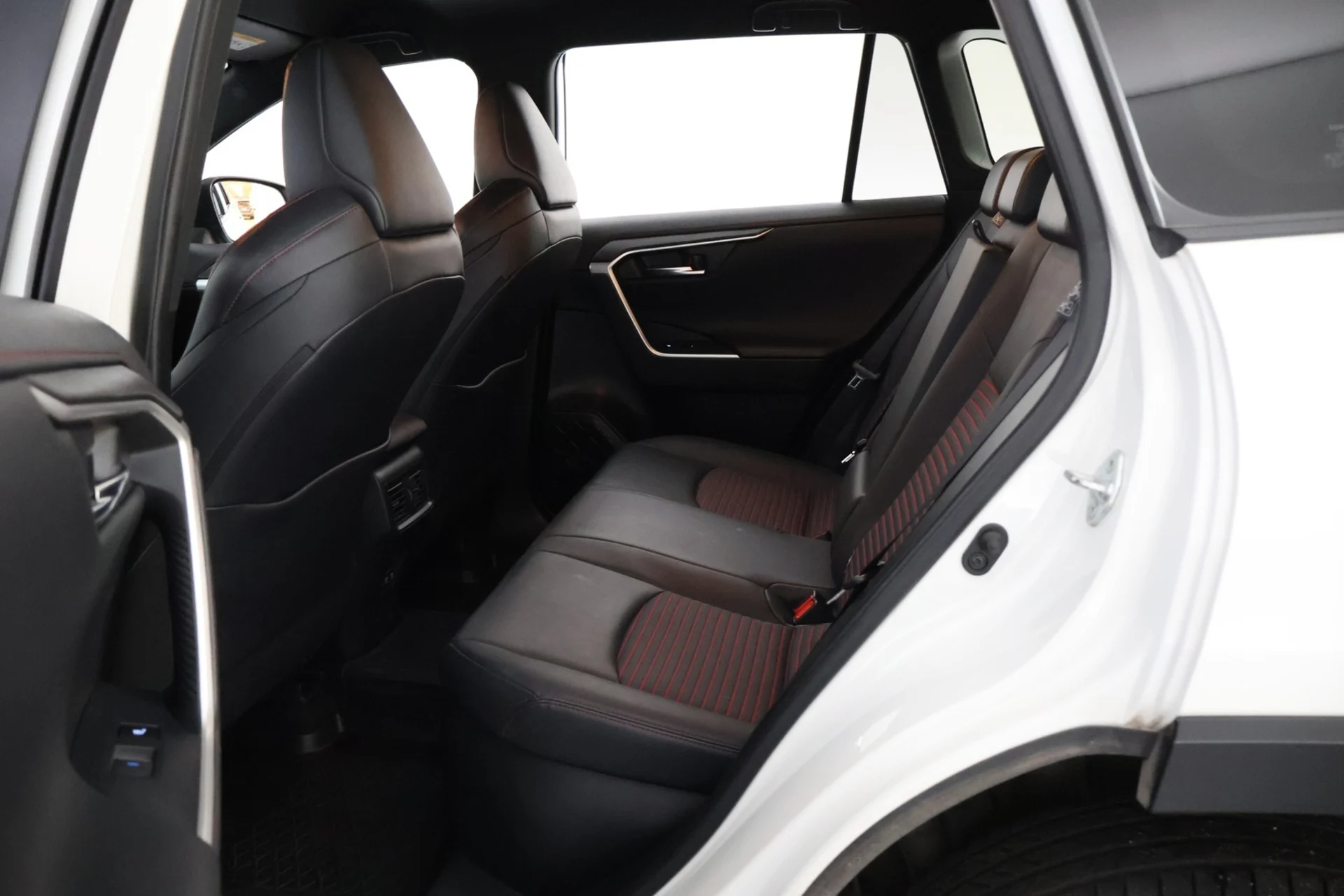 Car Image - 1ozj4ATg4jJf6BDxFAYGkY