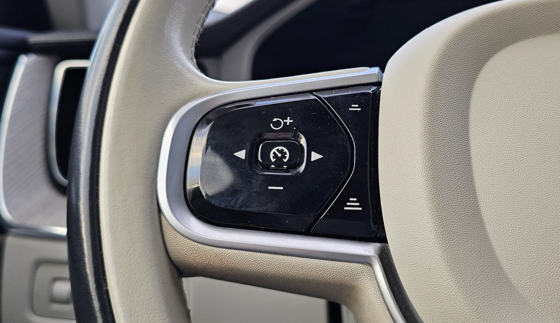 Car Image - 6IZSjjX0oA9OgaMk56g7kd