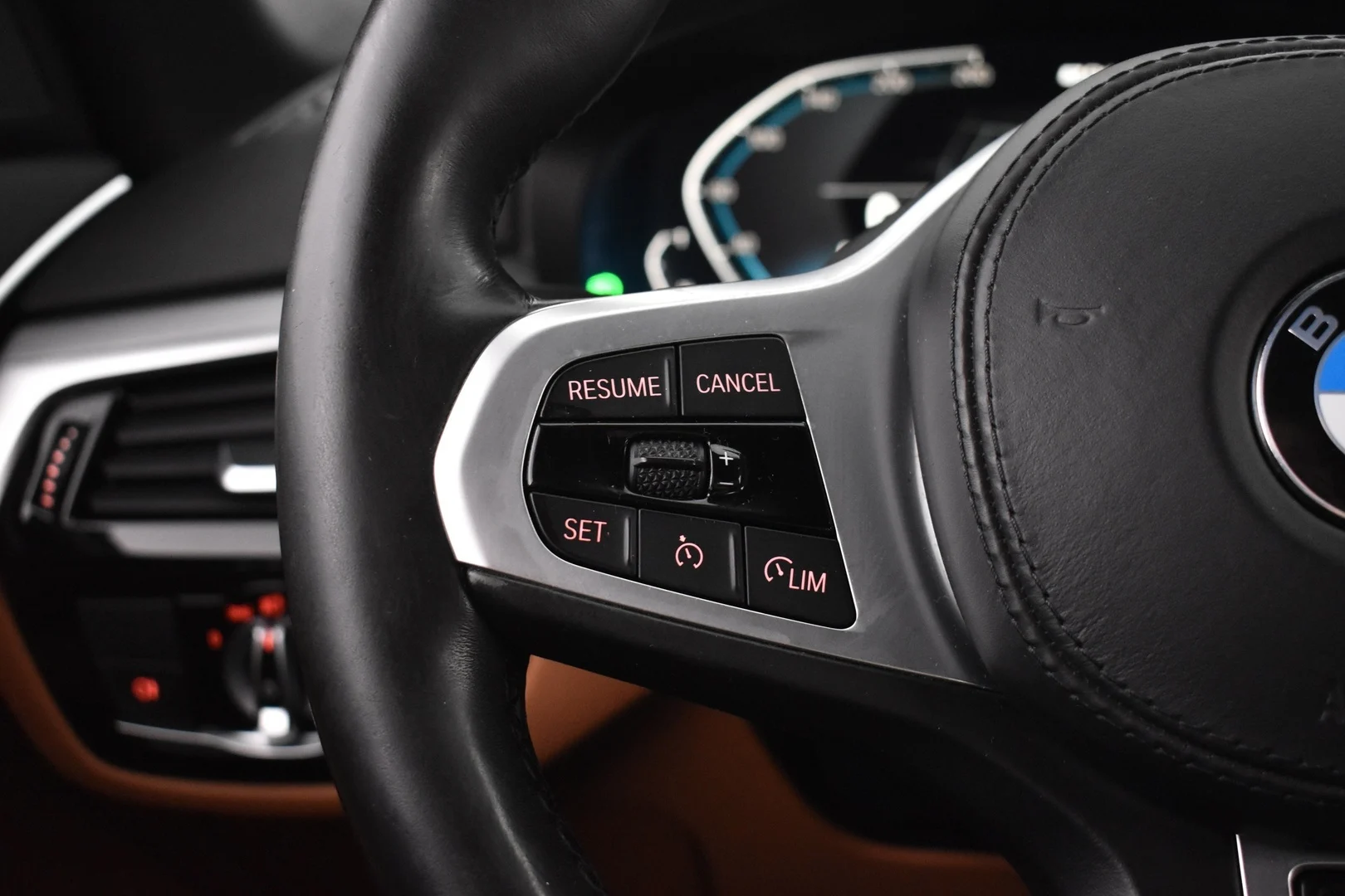 Car Image - 4GJHEKJGbCQ1b1amxKUX1y