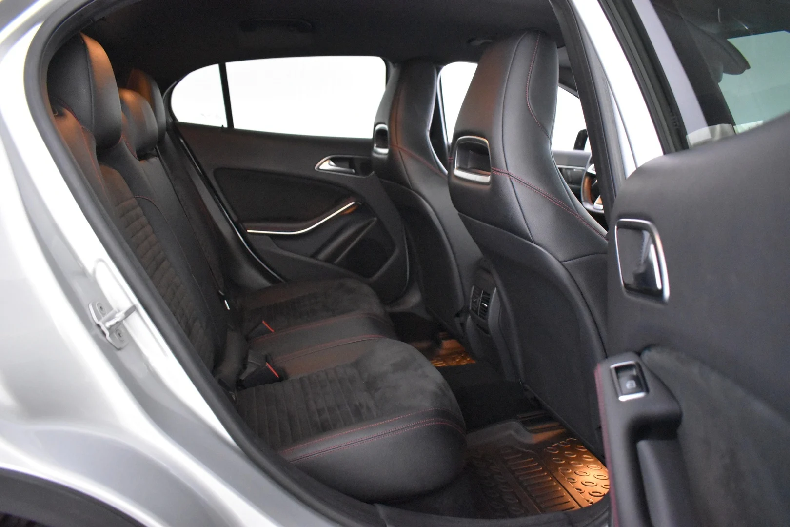 Car Image - zd1DxrxUQhIjUxFU8OS06