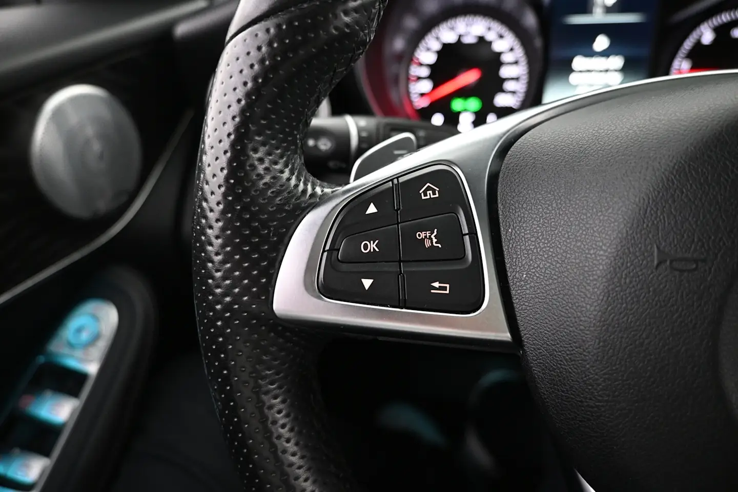 Car Image - 3FUEmJx42efdkaoLcJf4E6