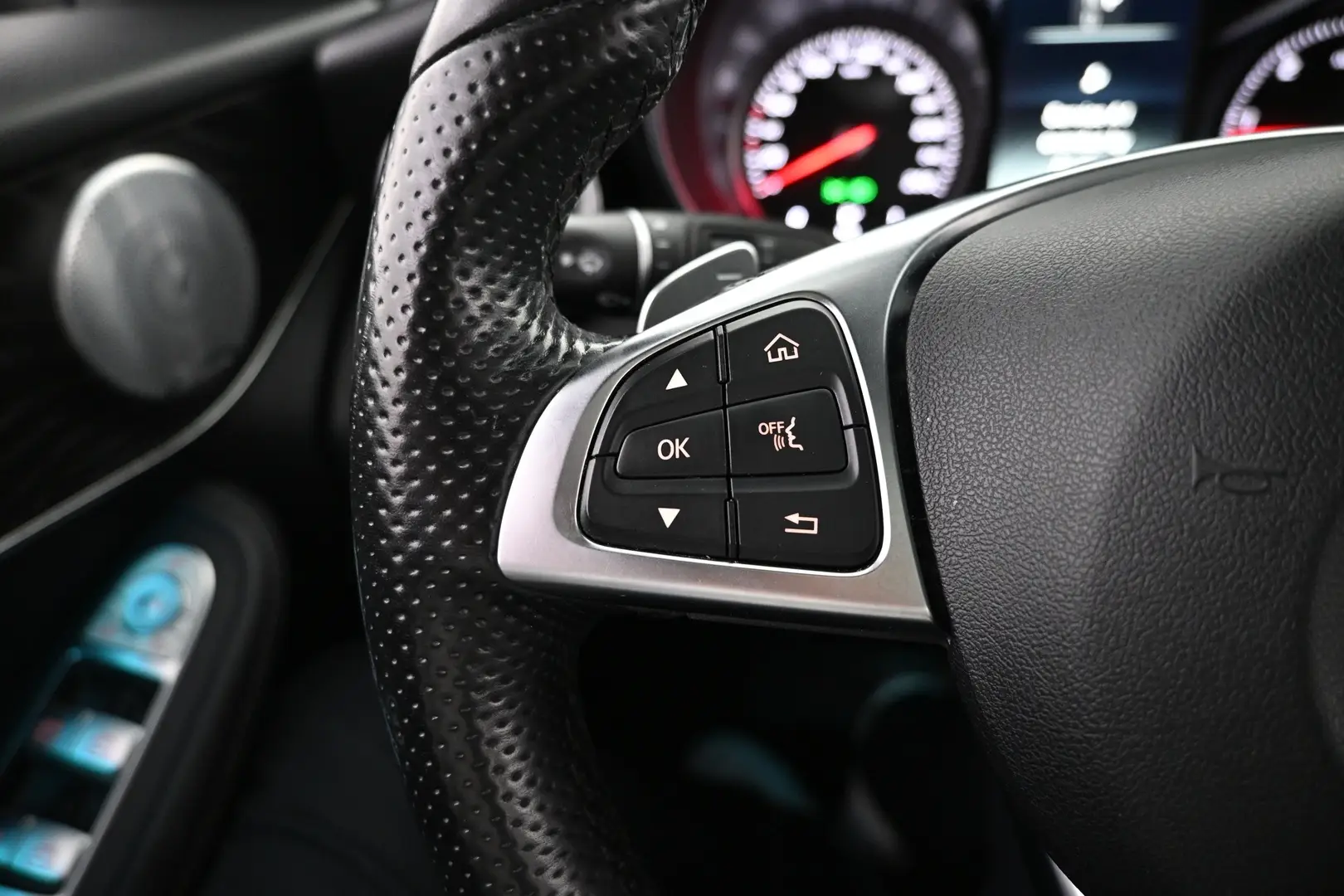Car Image - 3FUEmJx42efdkaoLcJf4E6