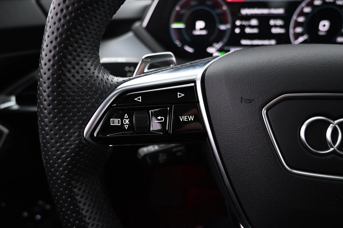 Car Image - 1dnZDa7Gf26mg8YeYR7d3u