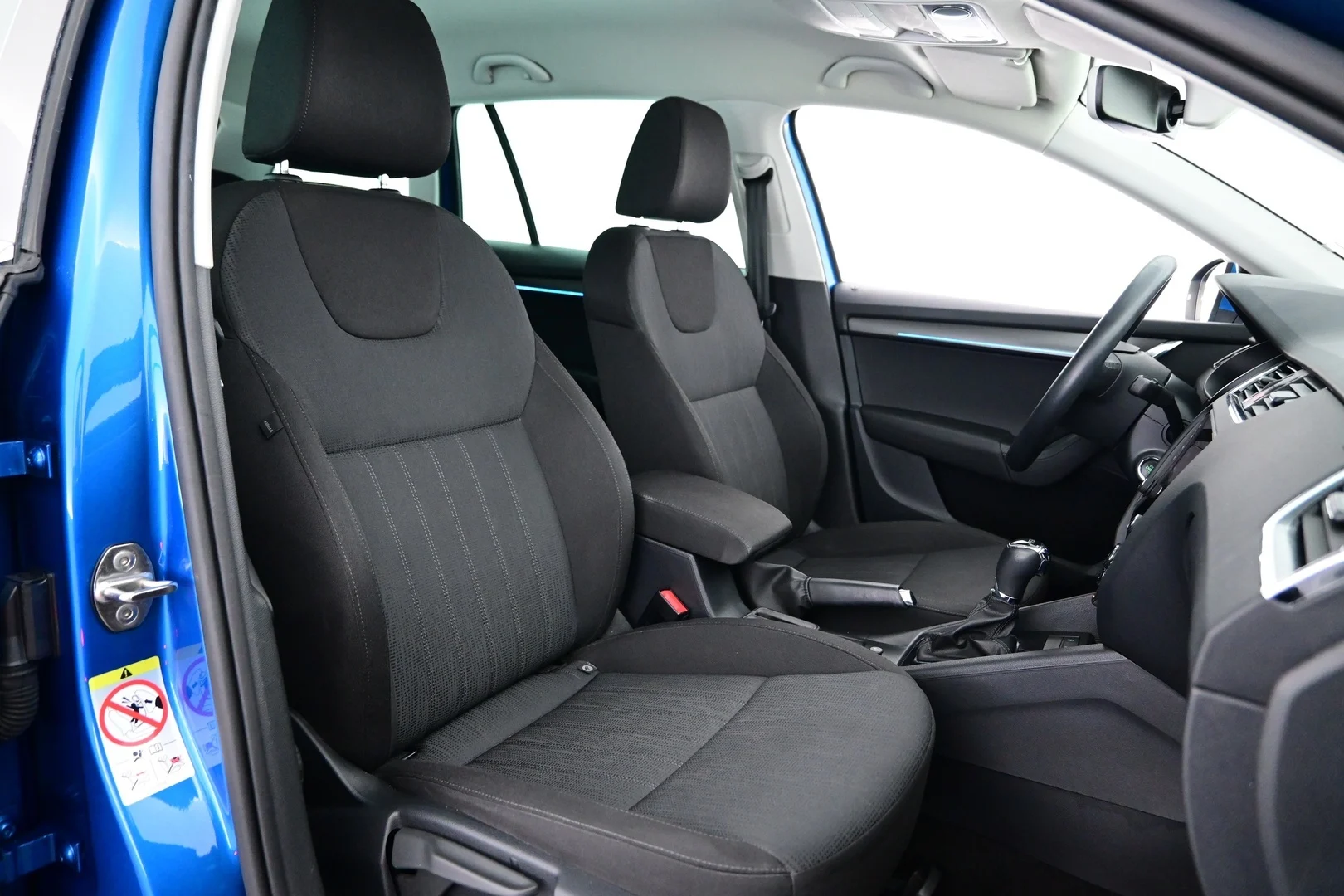 Car Image - 3wNmTCwUPHhRqNviNzXaBT