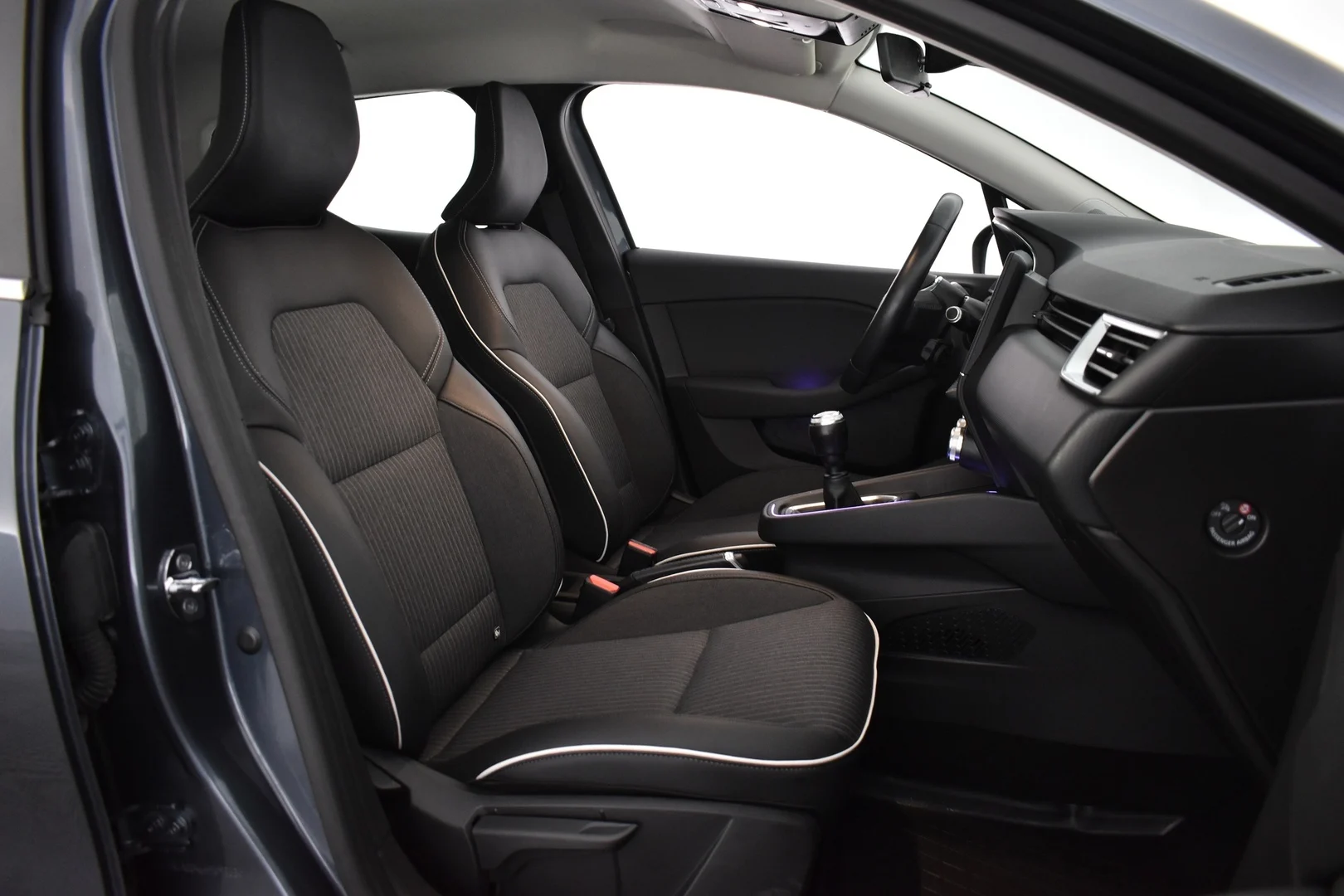 Car Image - 1JdpKv0SI4LkAgDE29RBCb