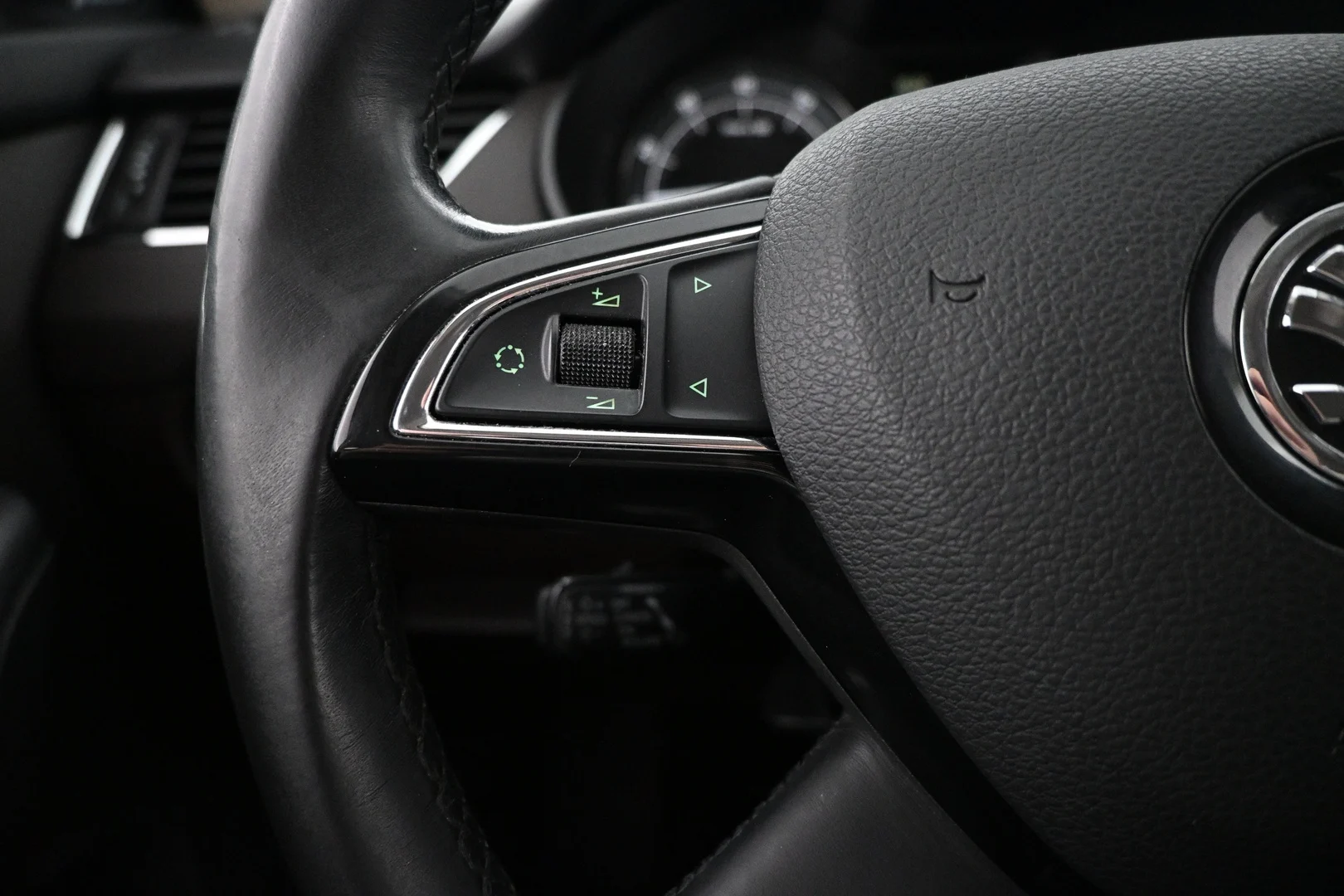 Car Image - 35xFRN5wE2tRrpM05gO0T9