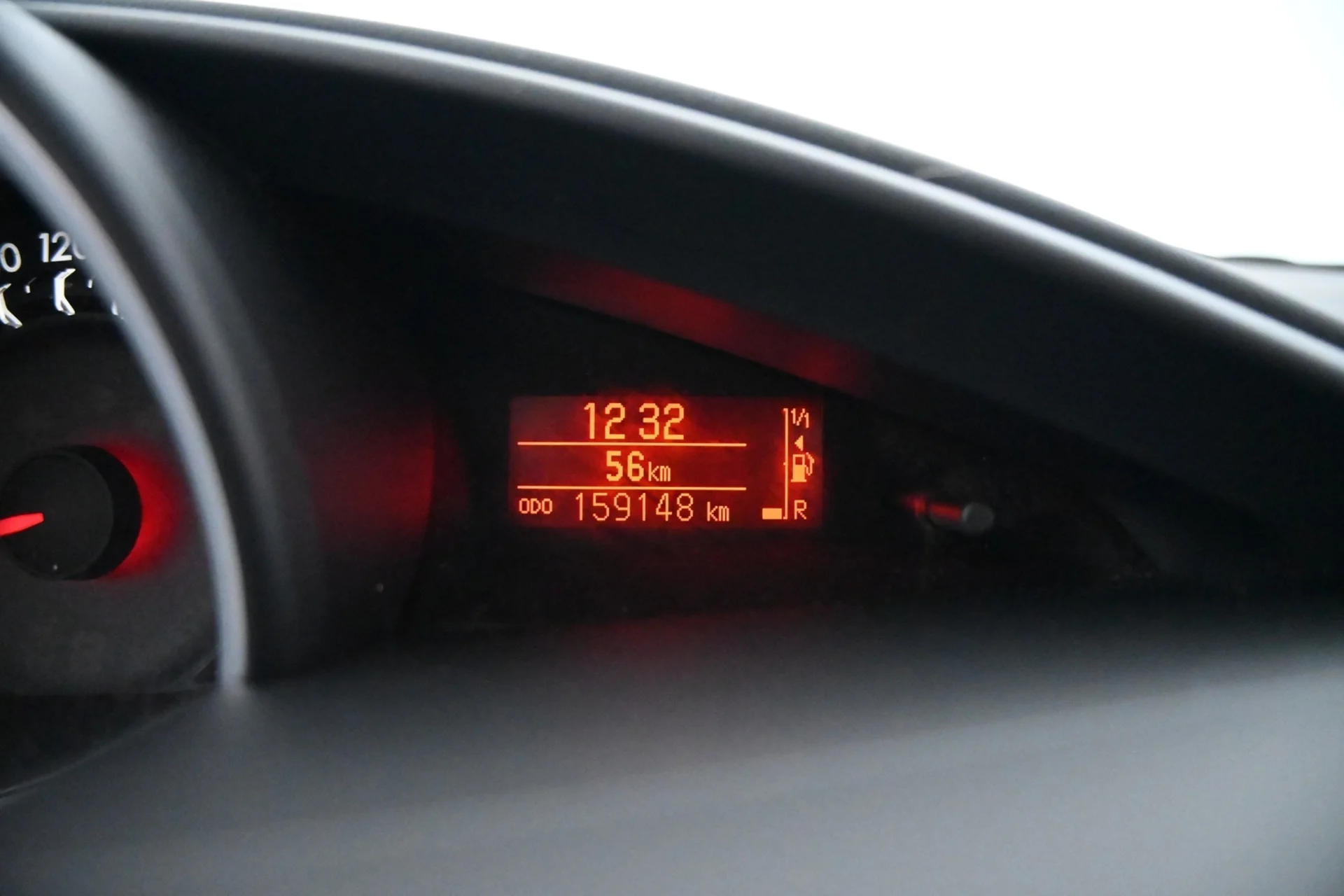Car Image - 4xOVtSgMLuxktAIE0o2Vfn