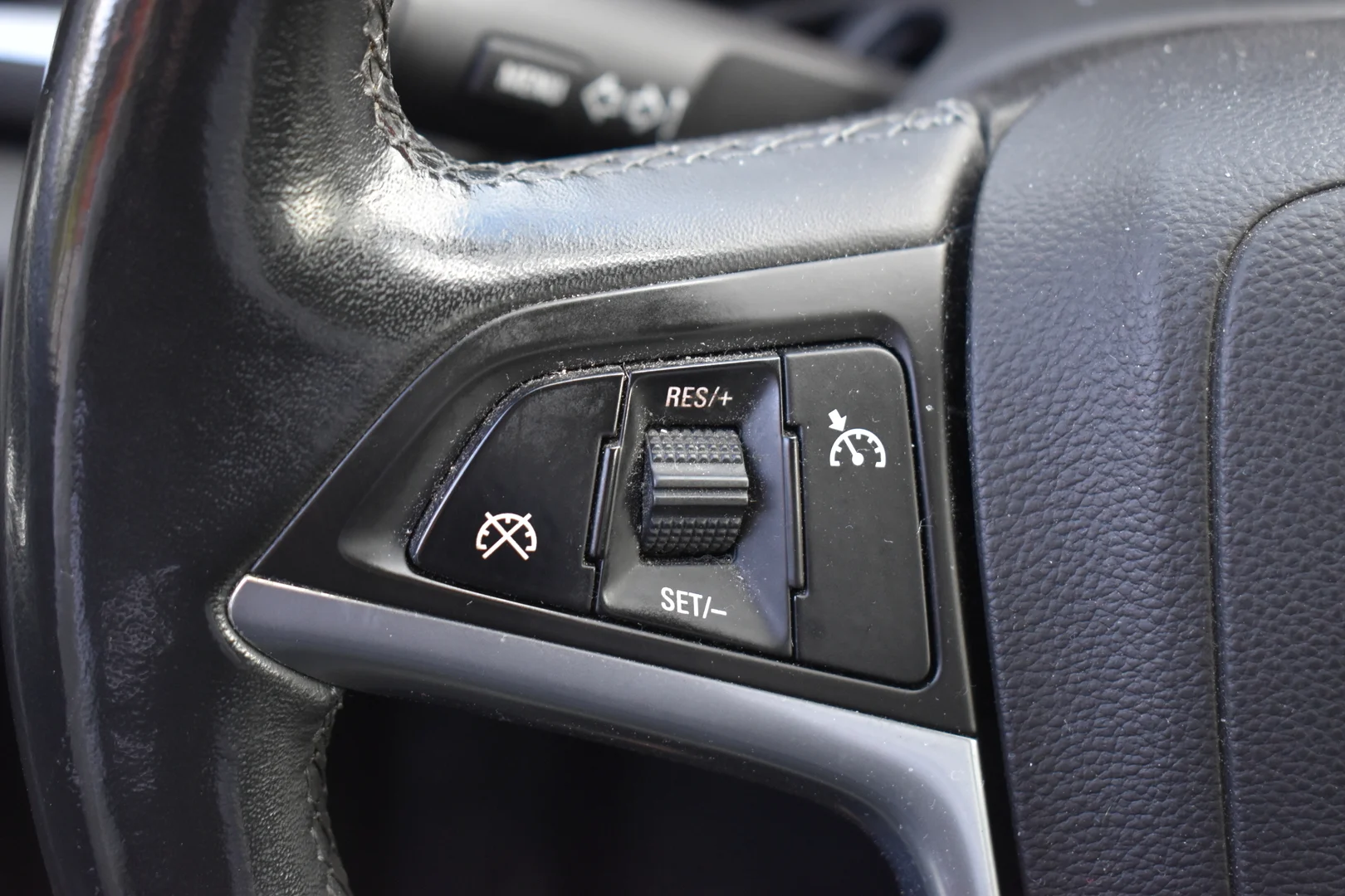 Car Image - CNOsz2BB83svA4UknVfc2