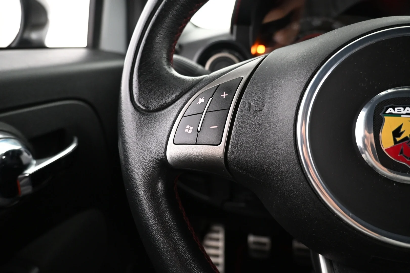 Car Image - oKVR2MVfsATWLC3ML7oFI