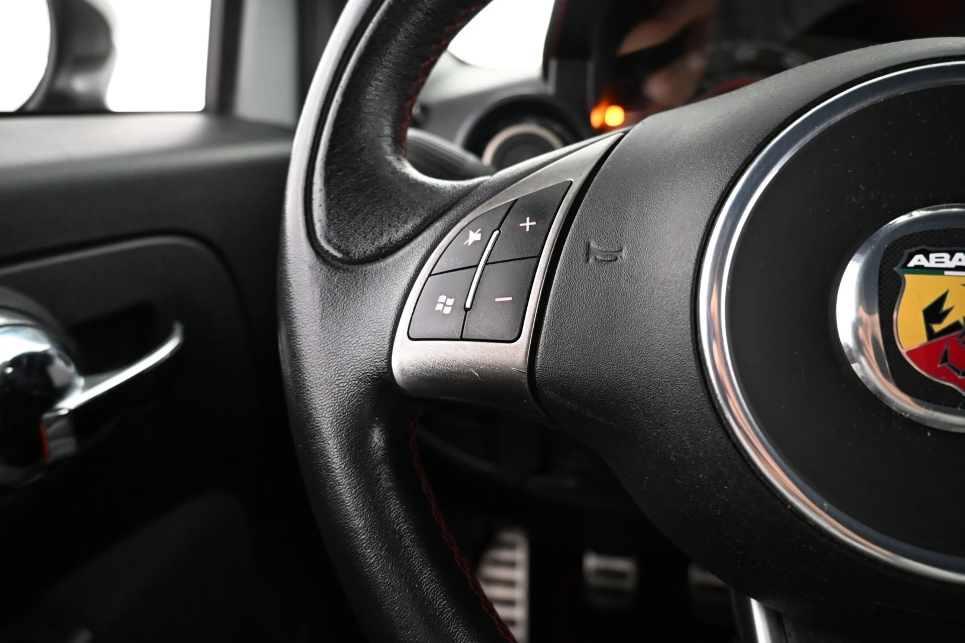 Car Image - oKVR2MVfsATWLC3ML7oFI