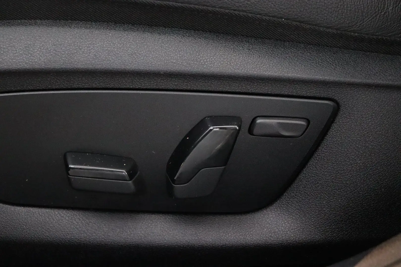 Car Image - 7zxEtDskqD943uJNkWfXQJ