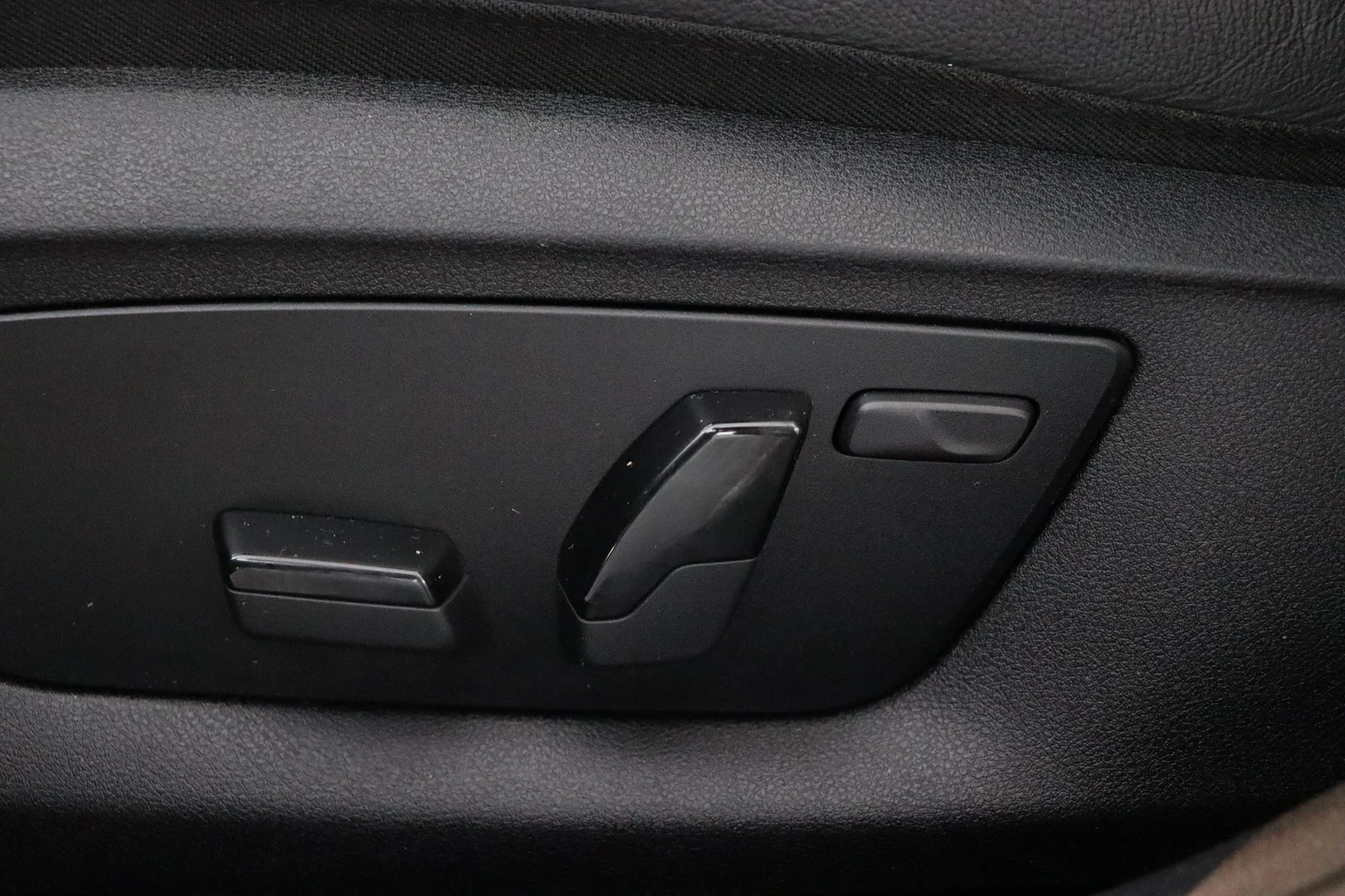 Car Image - 7zxEtDskqD943uJNkWfXQJ