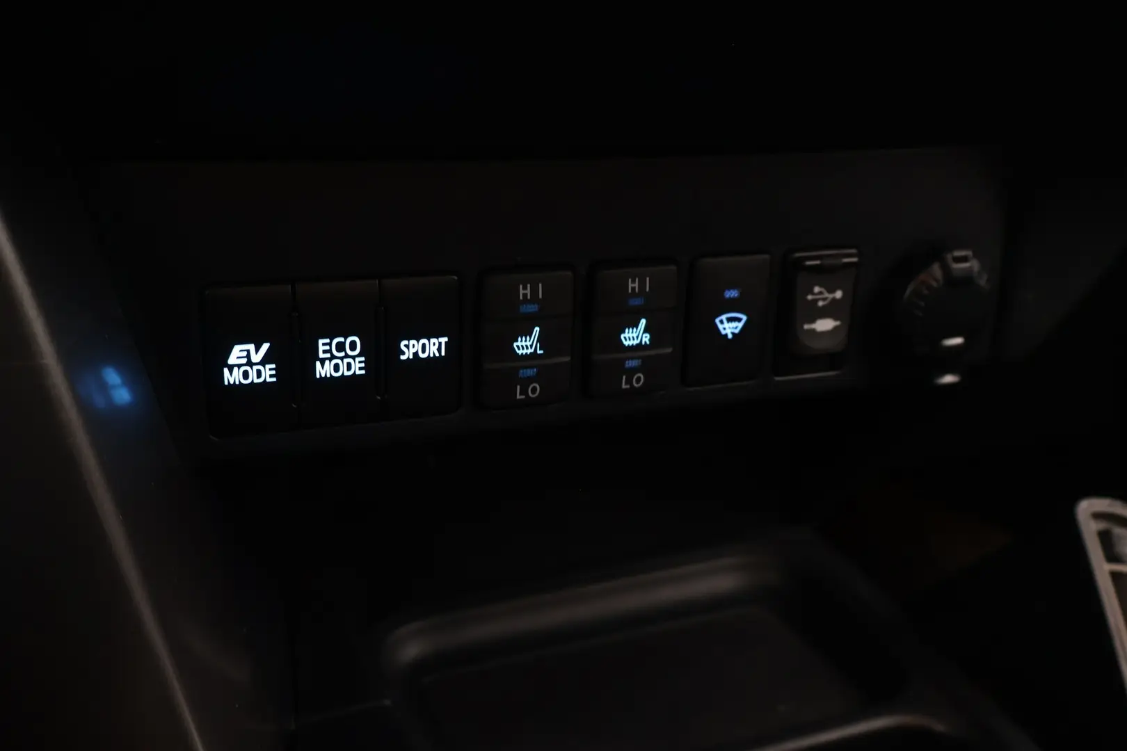 Car Image - 33u21X6WCk7S8zOY34Rl8C
