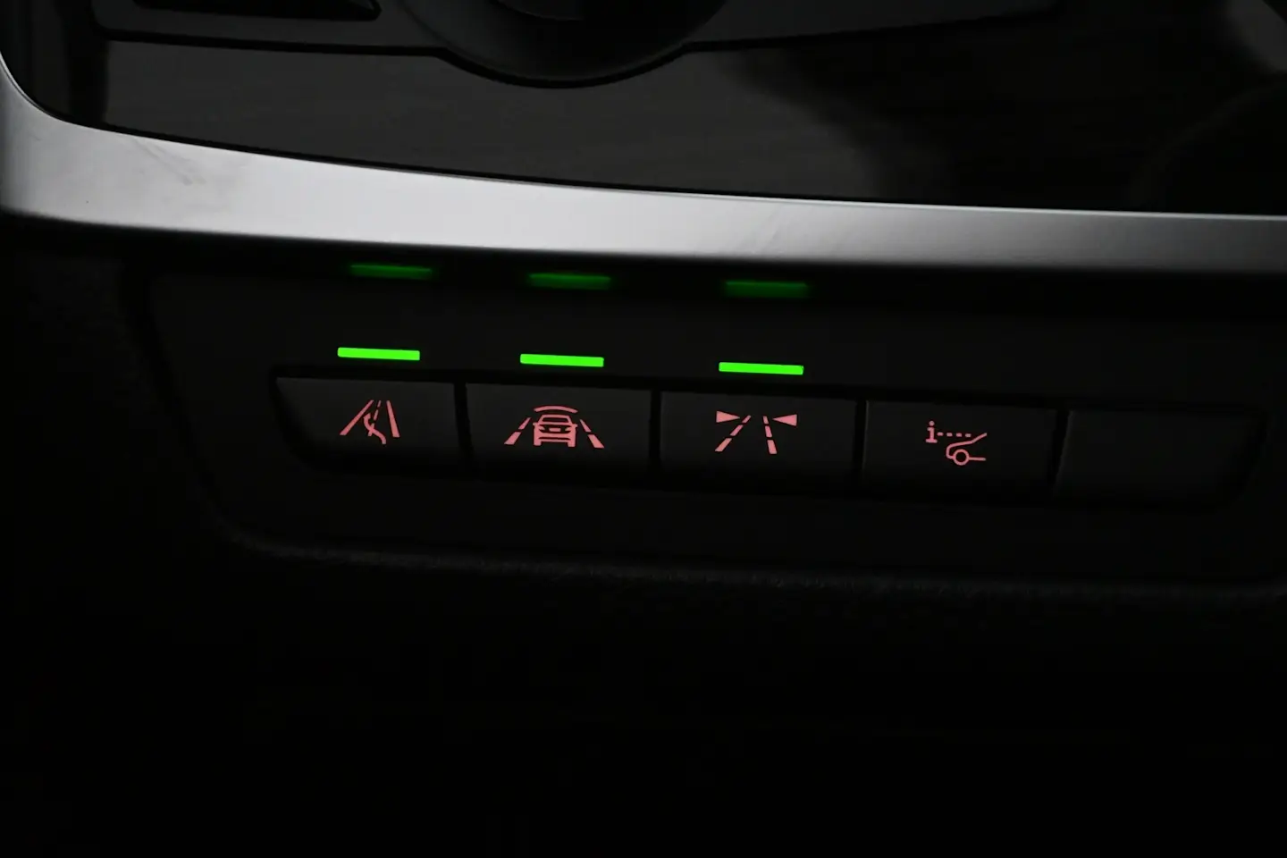 Car Image - 2xw77m5w355Yamdi1dH8NQ