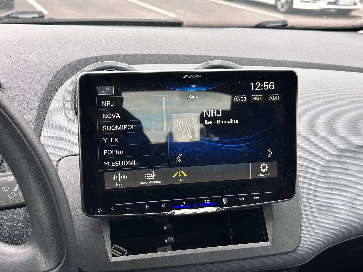 Car Image - b8CbbGdOe0flt0HD6UtVm