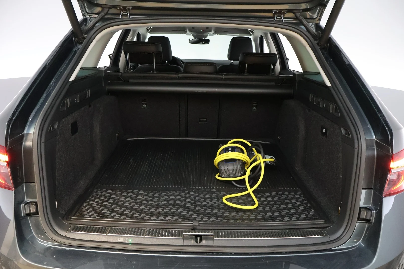 Car Image - 7AMkuqcvSY9Uqzqf9McnNr