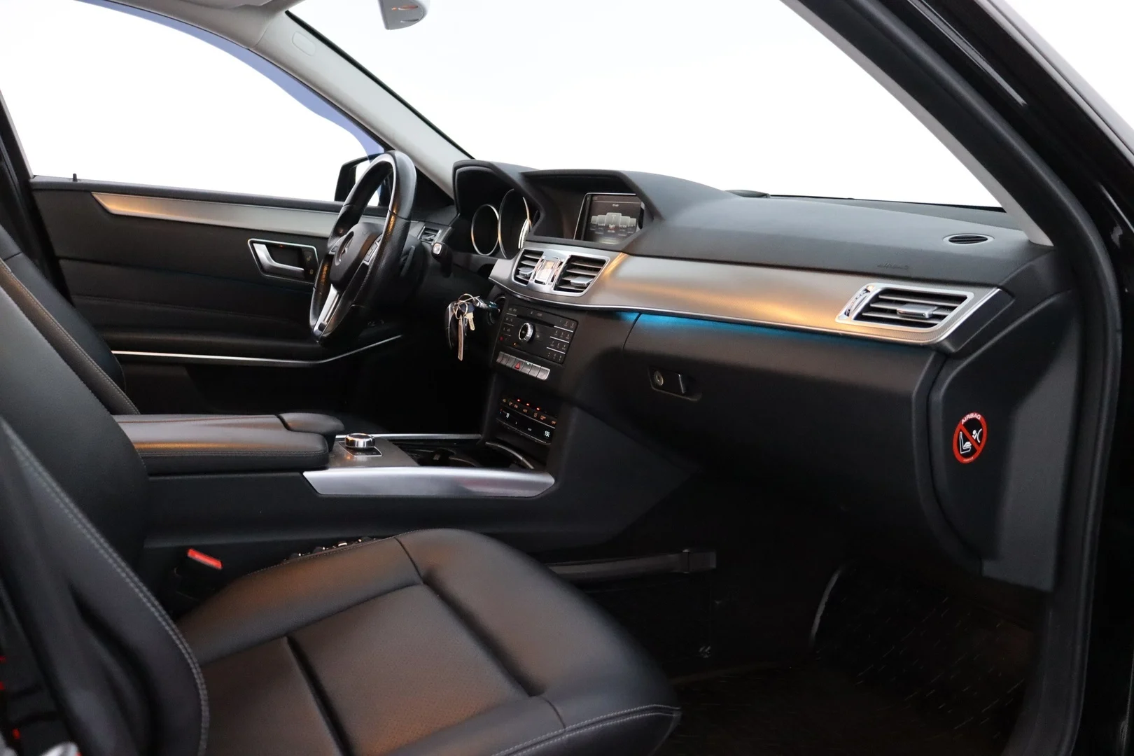 Car Image - 1NJW1mhXEhOg6fGMWAPQ9i