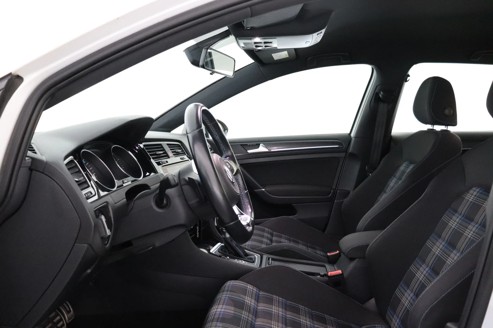 Car Image - 4e4UaYL4jshTNr1XrJJEBa