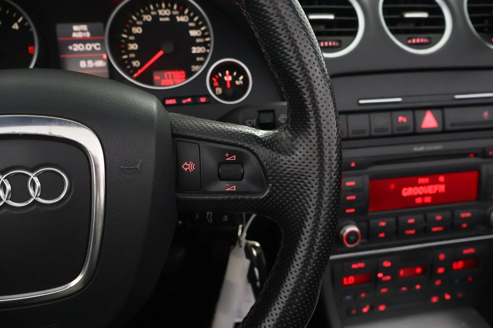 Car Image - 52LZ61f0KRxCprt8ybShWA