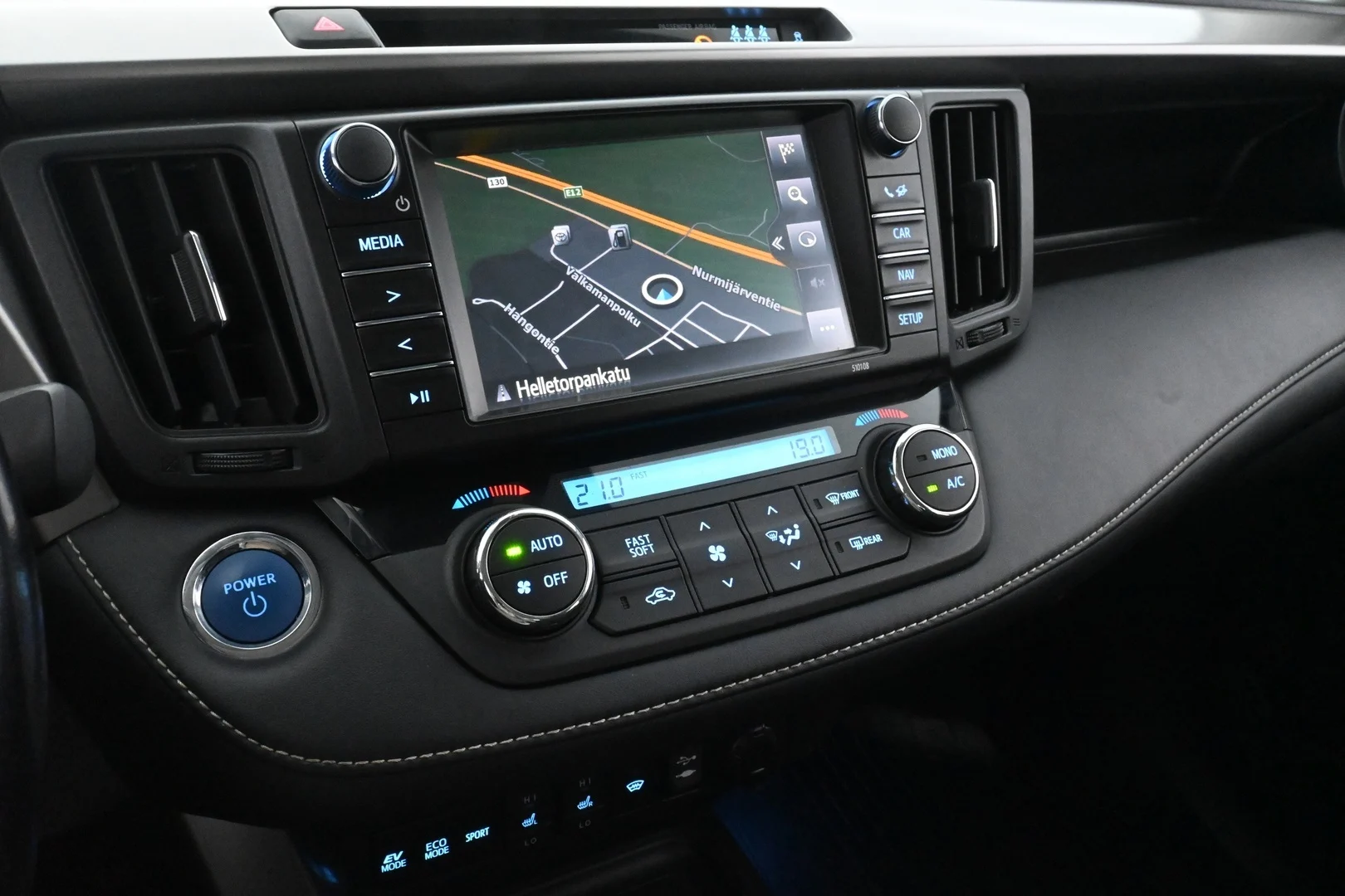 Car Image - 3R9uQyrhiu89yYY1yDeiW4