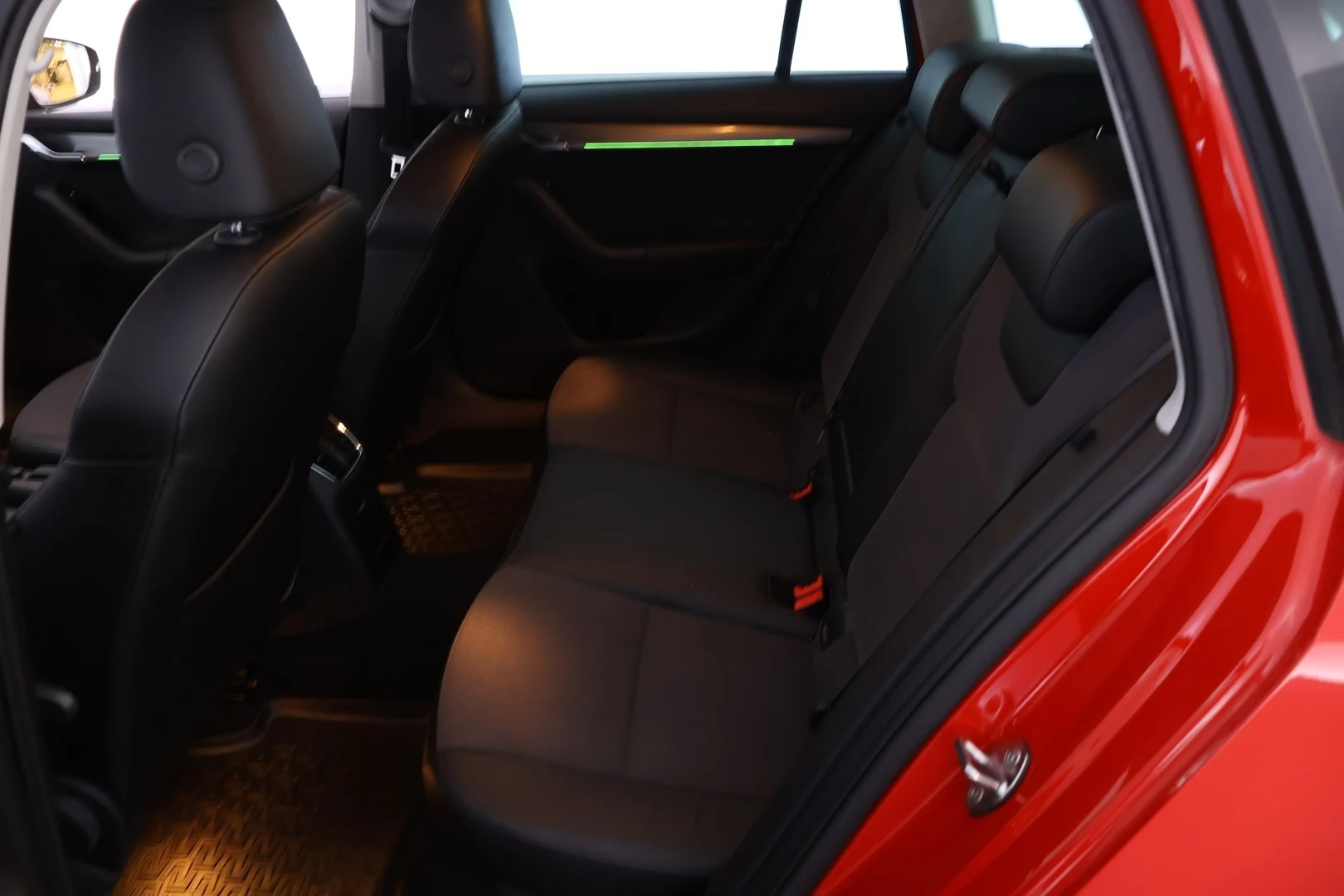 Car Image - 3tC5jKnGxh7WOO91jIADQv