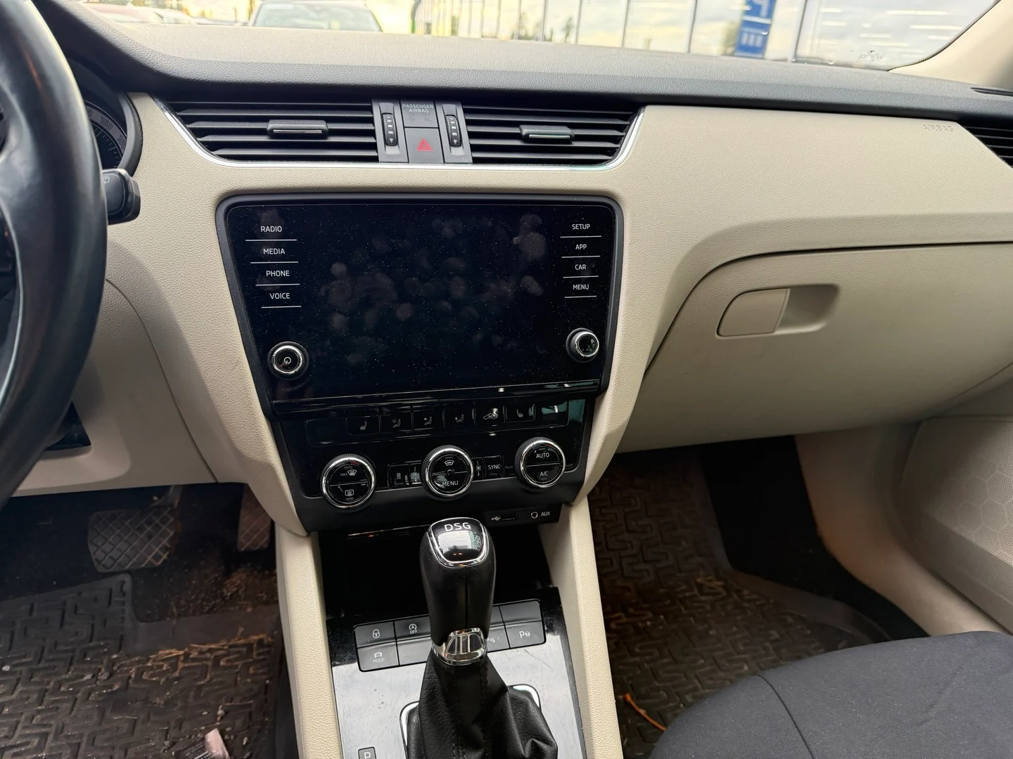 Car Image - 1DcIGEvBRQ8CW74HY4gdh3