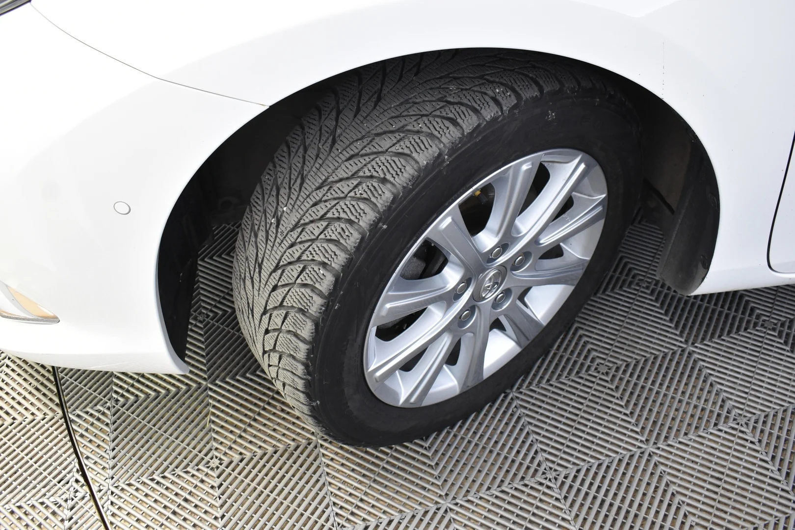 Car Image - 716sLpc6D9aXnenV5L3NyL