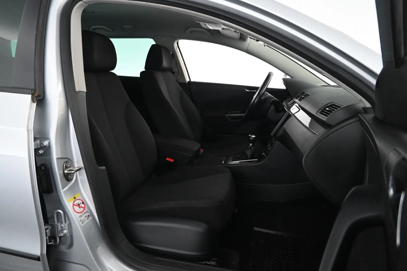 Car Image - yvekOTwZHCWzkVJs0PqxD