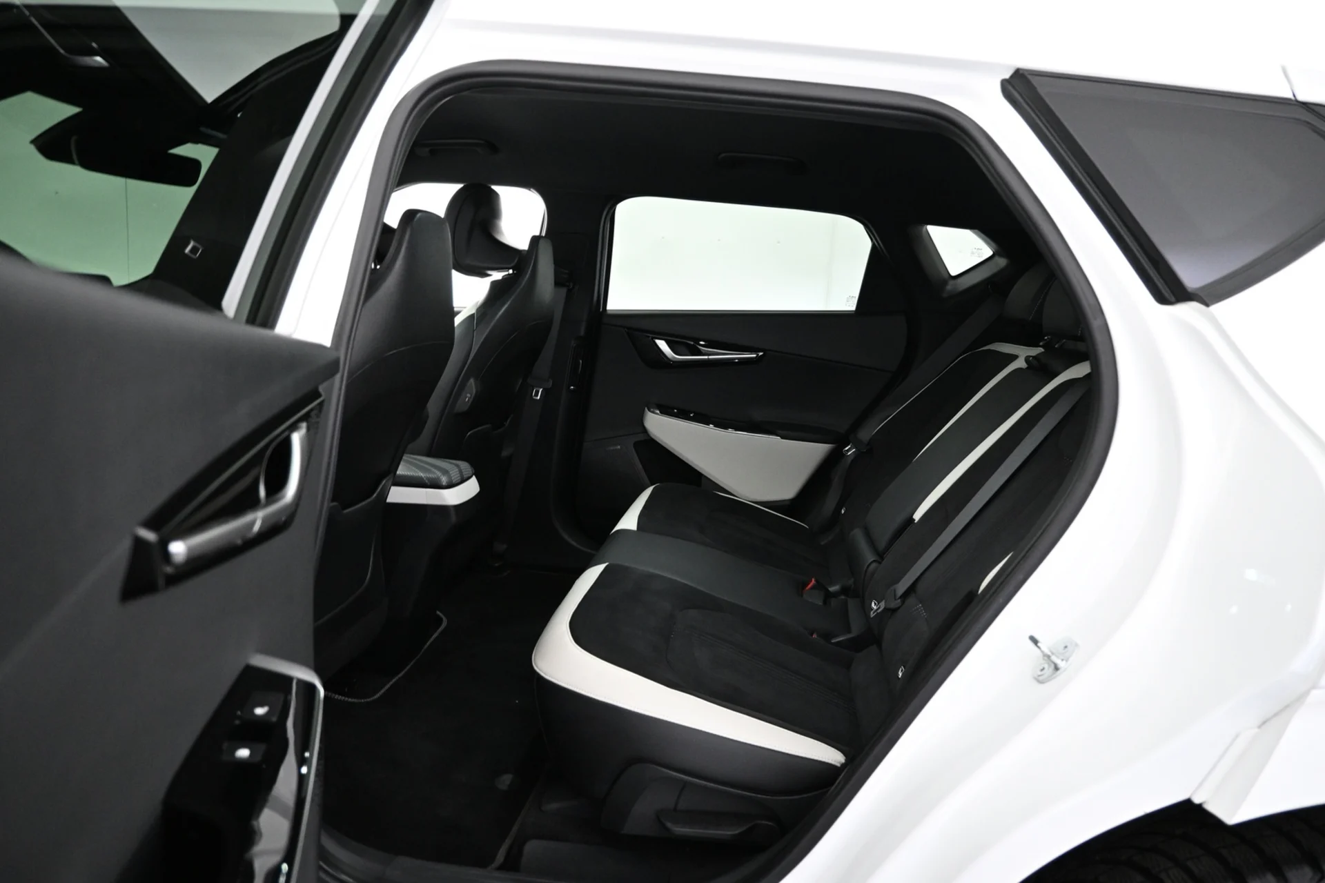 Car Image - 3JQWtrlmBI3xQQ3H2QFhEv