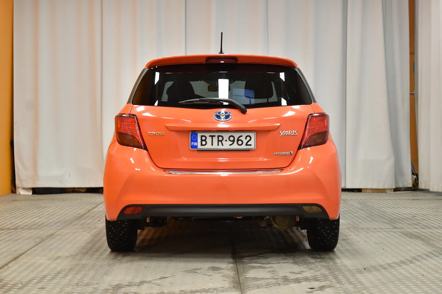 Car Image - 2lhm9IPuynLPSPyoAw9cVH