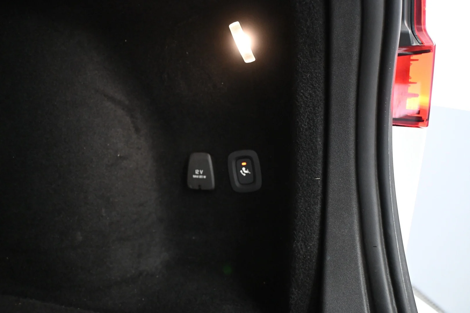 Car Image - BOeo3idWg761DcYUrPY8O