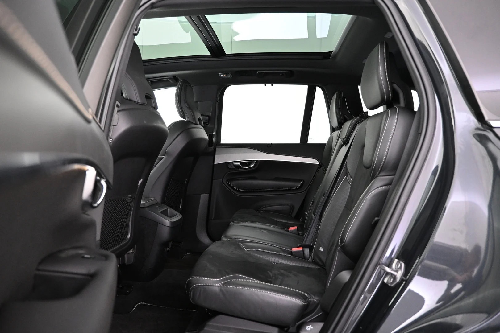 Car Image - OA0GS9tcnkzoU4BYm9eBL