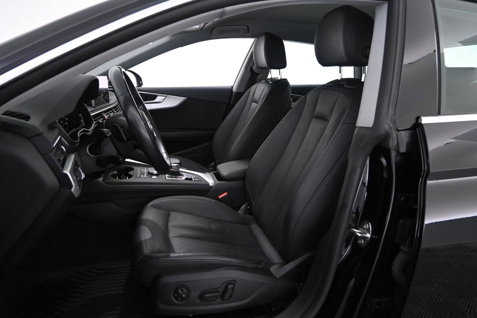 Car Image - jT230fUrWJRqL9iJI4CvC