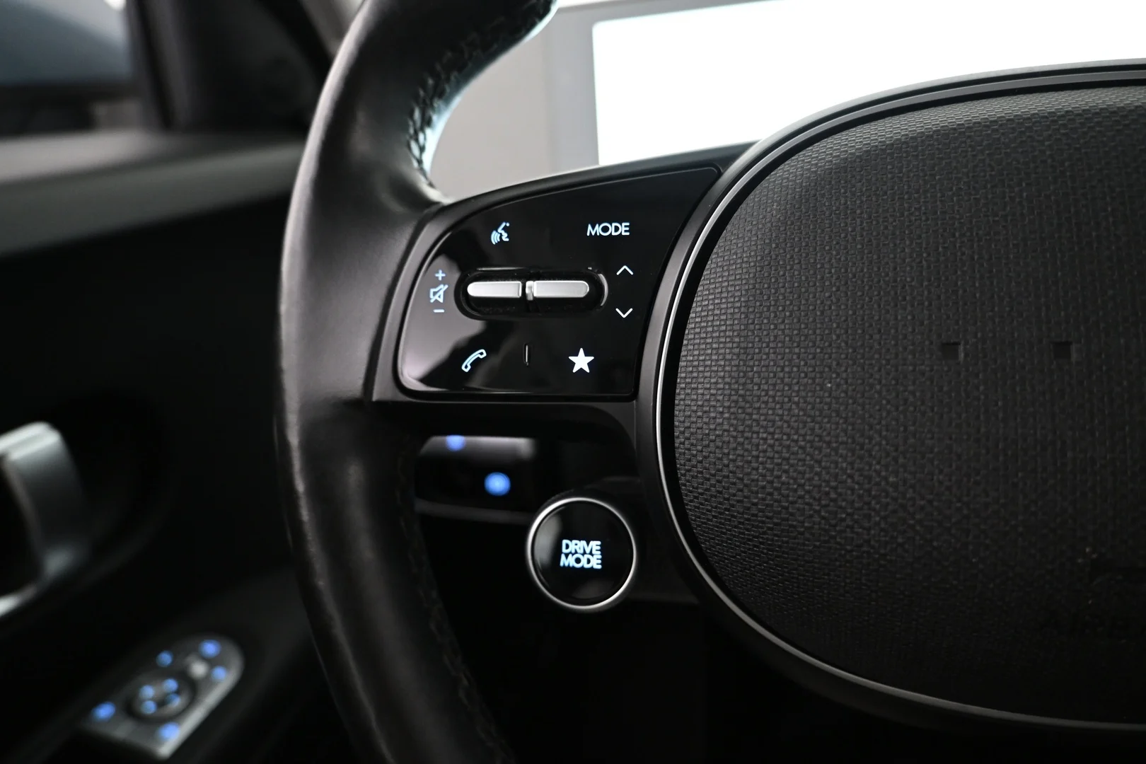 Car Image - 5s1vjrY1VX1Qn0njcSICu9