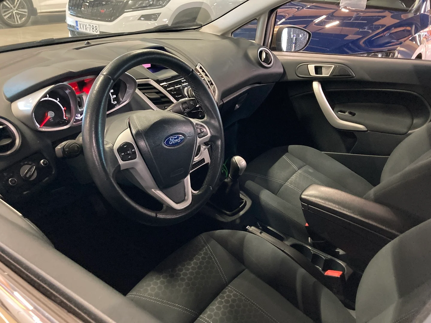 Car Image - 7E1HDMKo1r2INhqpjHx7vv