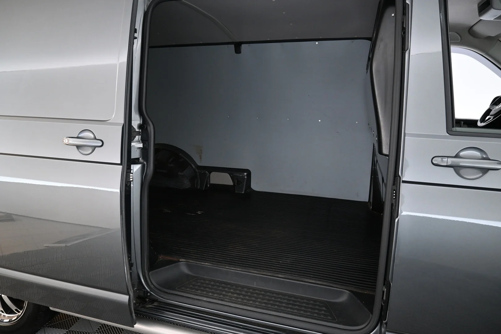 Car Image - 7nnIXOpYUIZTzbNh32Znvk