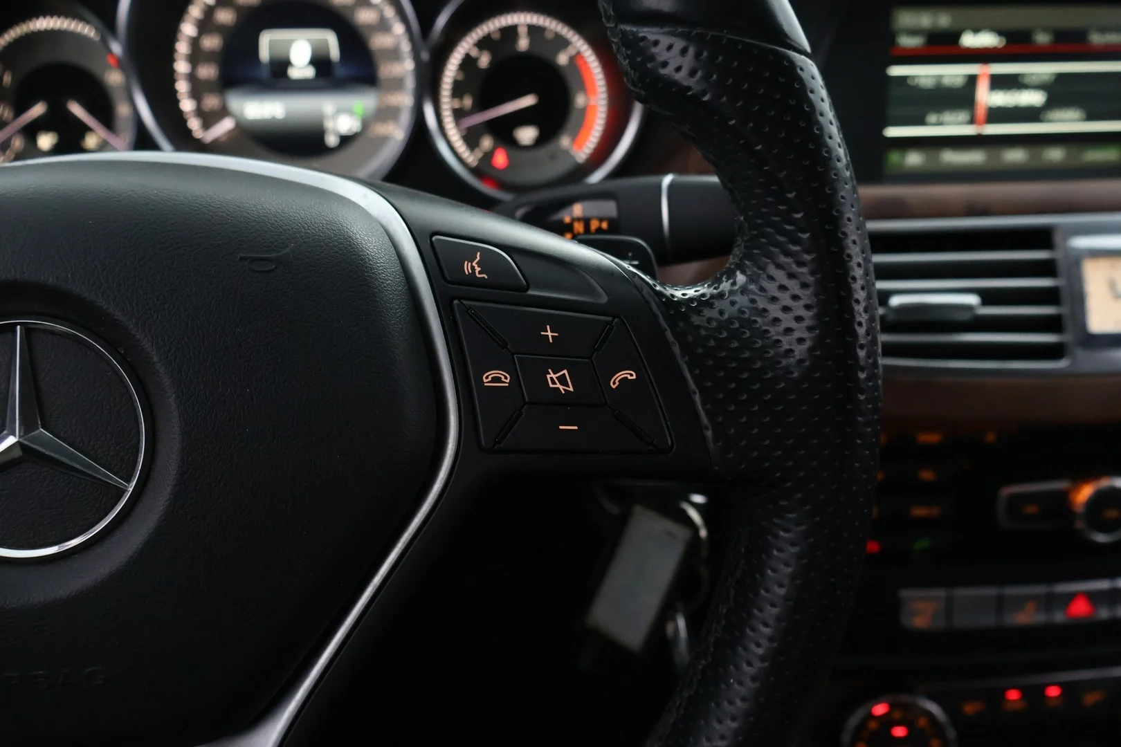 Car Image - IWH01pl2ke73DD8hporgu