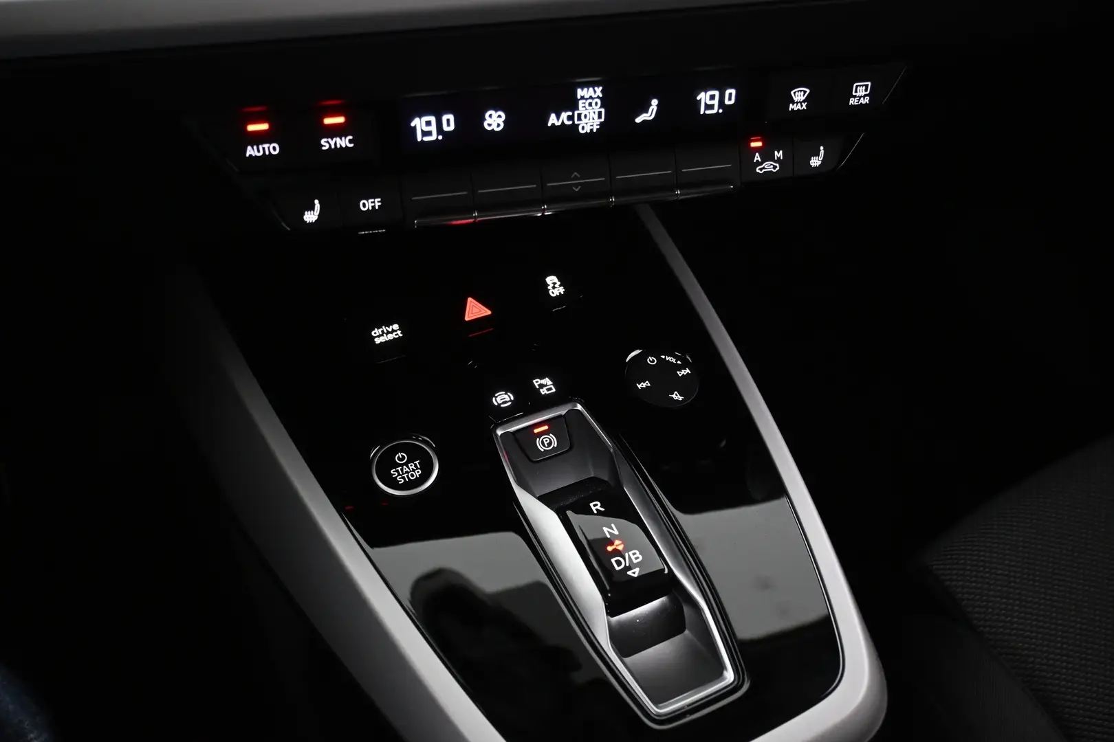 Car Image - 5iIr8Q8vVMpFYKxPg120iD