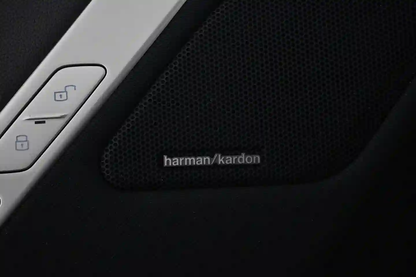 Car Image - 691eIaxDq35byf84DXfH5F