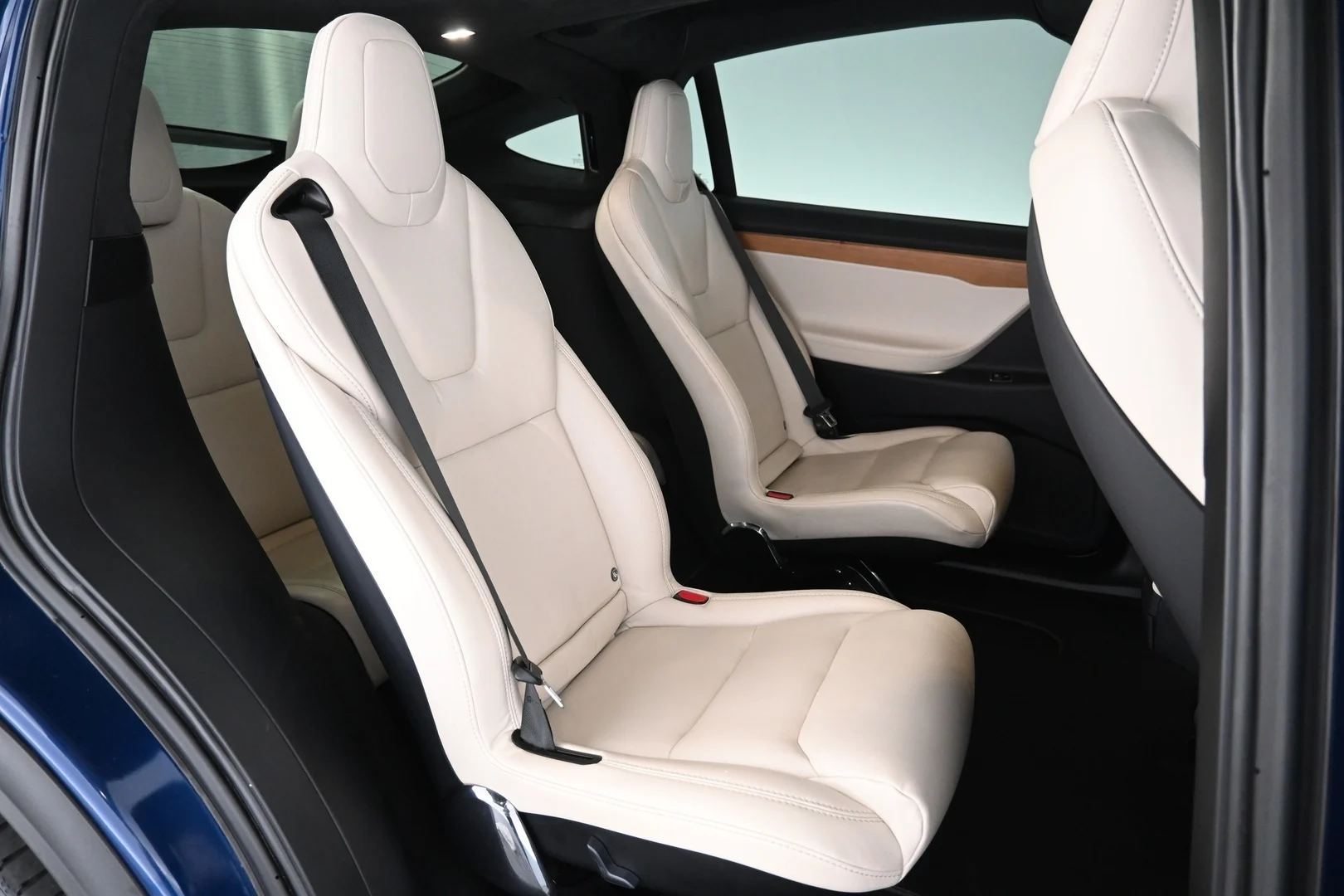 Car Image - ChJHyhUTw0z3gD7FAa0dA